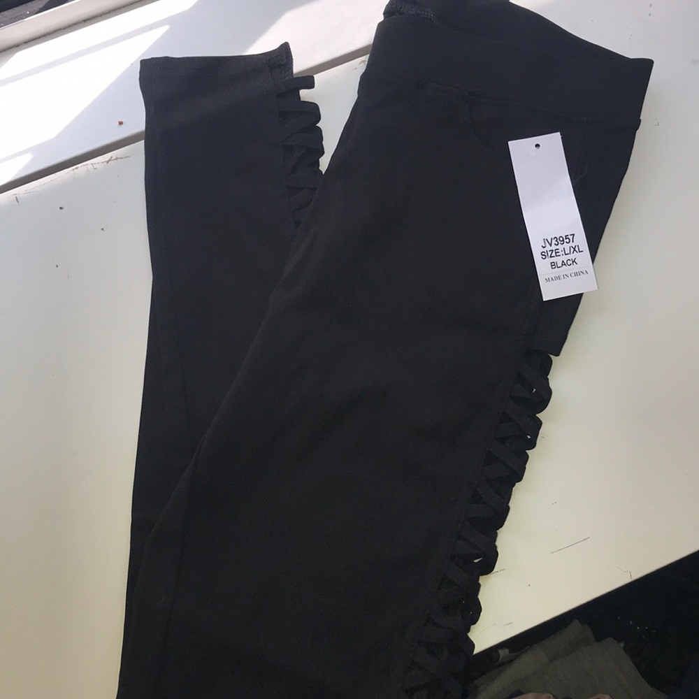 NWT CUT OUT LEGGINGS